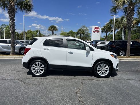 Used 2020 Chevrolet Trax Premier FWD image 11