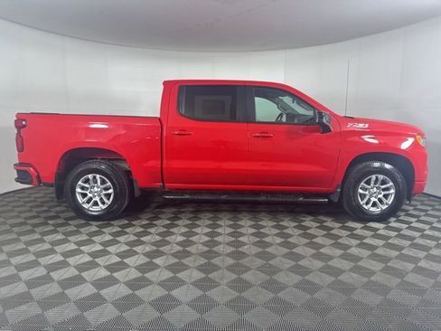 Used 2023 Chevrolet Silverado 1500 RST w/ Z71 Off-Road Package AWD/4WD image 2