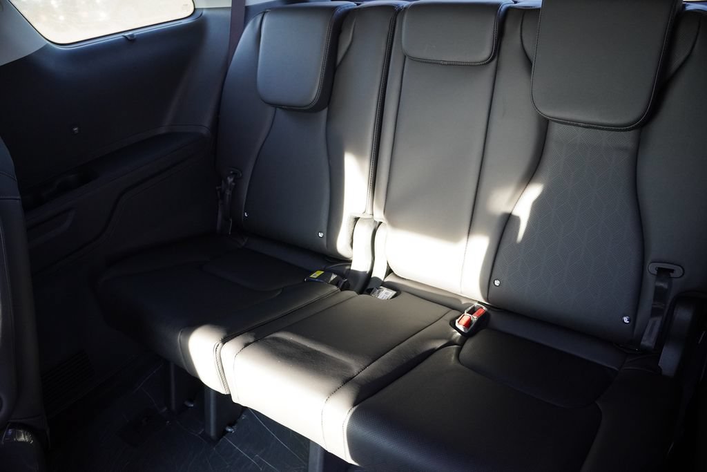New 2027 Kia Carnival EX FWD image 12