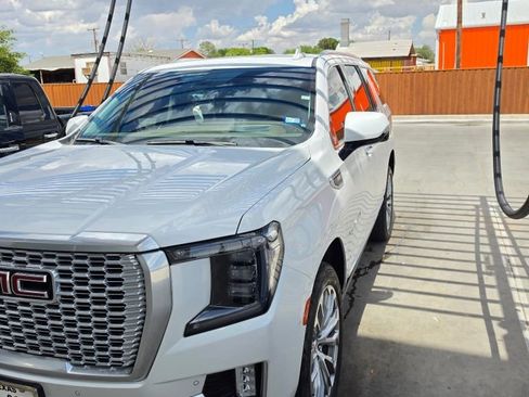 Used 2022 GMC Yukon Denali AWD/4WD image 3