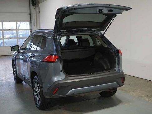 Used 2023 Toyota Corolla Cross XLE image 4