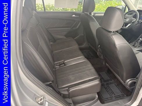Used 2022 Volkswagen Tiguan SE w/ Panoramic Sunroof Package AWD/4WD image 17