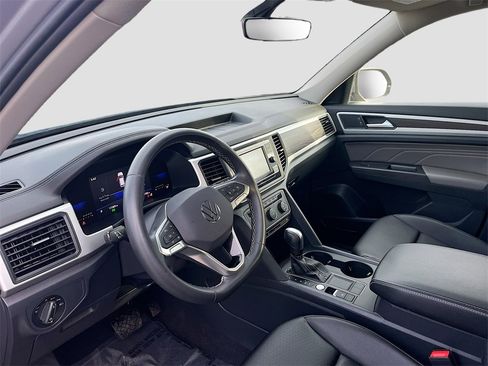Used 2023 Volkswagen Atlas SE image 9