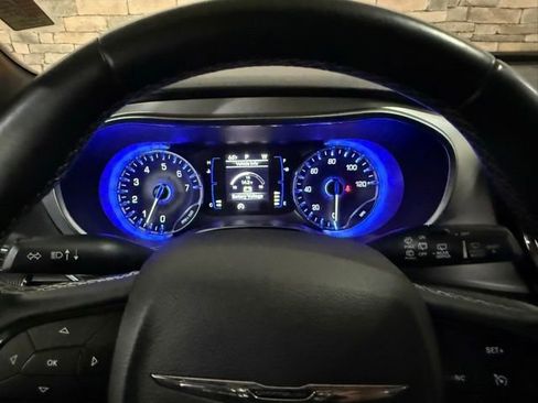 Used 2018 Chrysler Pacifica Touring Plus w/ S Appearance Package FWD image 17