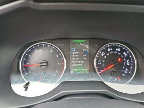 Used 2021 Toyota RAV4 LE image 10