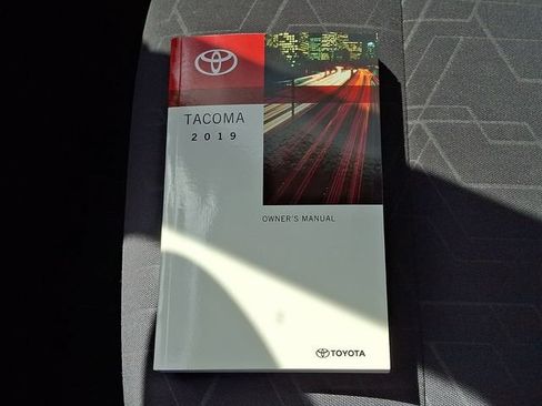Used 2019 Toyota Tacoma TRD Sport AWD/4WD image 26