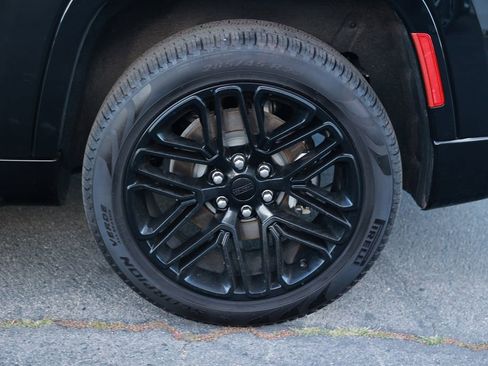 Used 2024 Jeep Wagoneer Series II RWD image 10