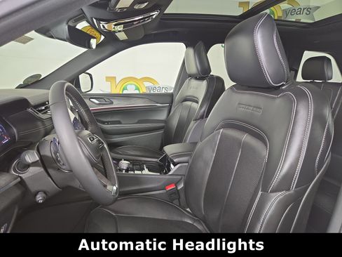 Used 2023 Jeep Grand Cherokee Overland AWD/4WD image 11