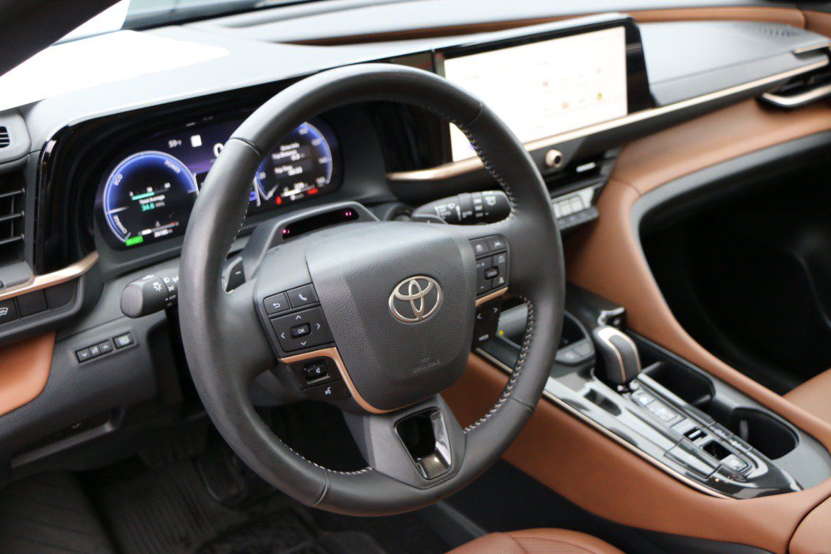 Used 2025 Toyota Crown Signia w/ Advanced Technology Package AWD/4WD image 19
