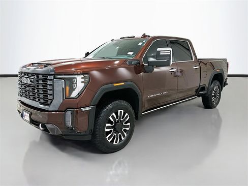 Used 2024 GMC Sierra 2500 Denali Ultimate image 3