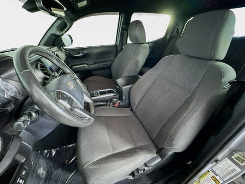 Used 2019 Toyota Tacoma TRD Off-Road w/ Technology Package AWD/4WD image 12