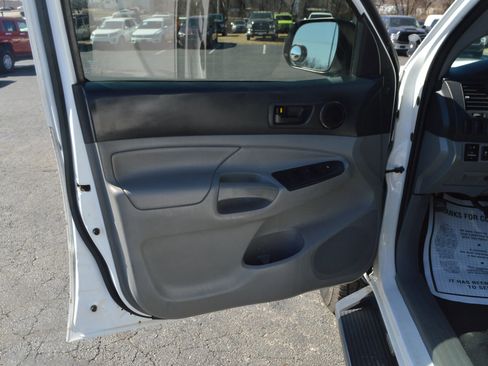 Used 2013 Toyota Tacoma 4x4 Double Cab w/ Convenience Pkg image 12