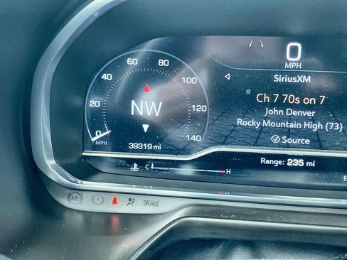 Certified 2023 GMC Yukon SLT w/ SLT Premium Package AWD/4WD image 11