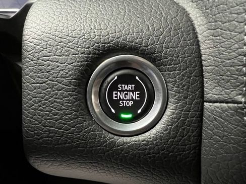 Used 2022 GMC Yukon XL Denali w/ Advanced Technology Package AWD/4WD image 31