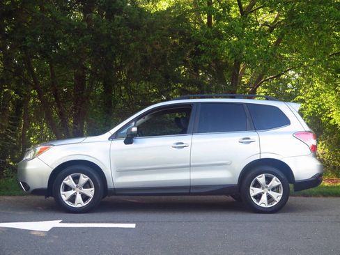 Used 2014 Subaru Forester 2.5i Touring AWD/4WD image 2
