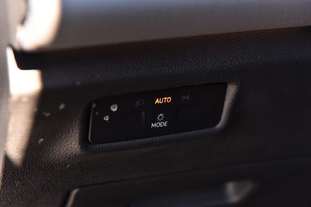 Used 2025 Volkswagen Tiguan SE AWD/4WD image 11