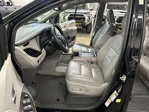 Used 2019 Toyota Sienna XLE FWD image 10
