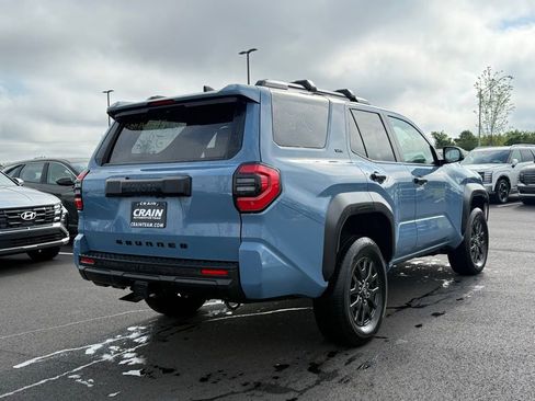 Used 2025 Toyota 4Runner SR5 AWD/4WD image 5