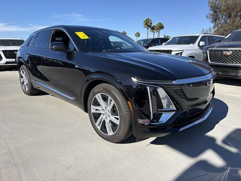 Used 2024 Cadillac Lyriq Tech AWD/4WD image 3