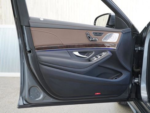 Used 2020 Mercedes-Benz S 450 Sedan image 31