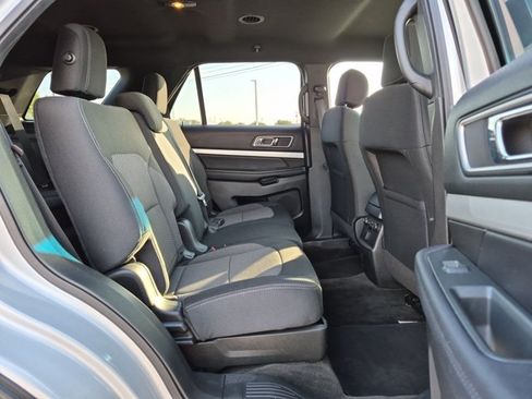 Used 2017 Ford Explorer XLT w/ Equipment Group 201A FWD image 19