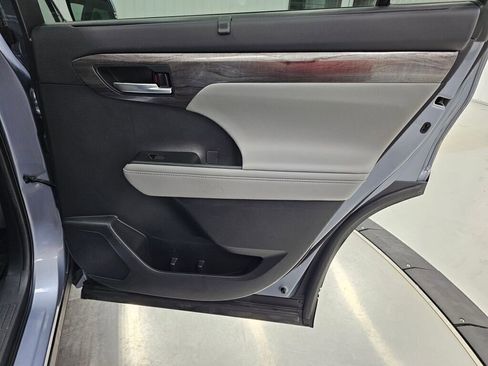 Used 2021 Toyota Highlander Platinum image 38