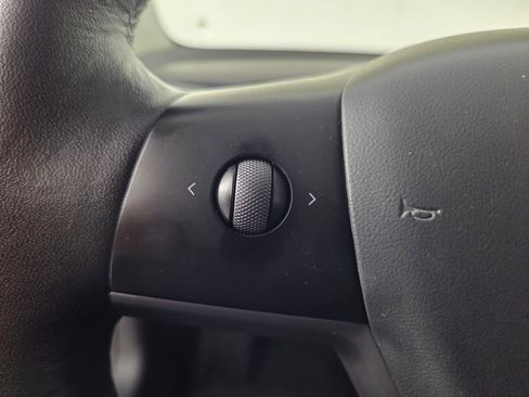 Used 2022 Tesla Model 3 Standard Range image 18