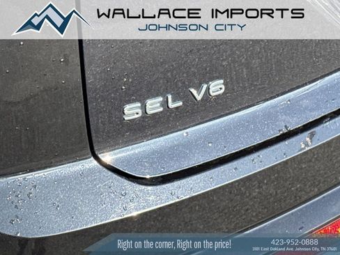 Certified 2022 Volkswagen Atlas Cross Sport SEL Premium R-Line AWD/4WD image 12
