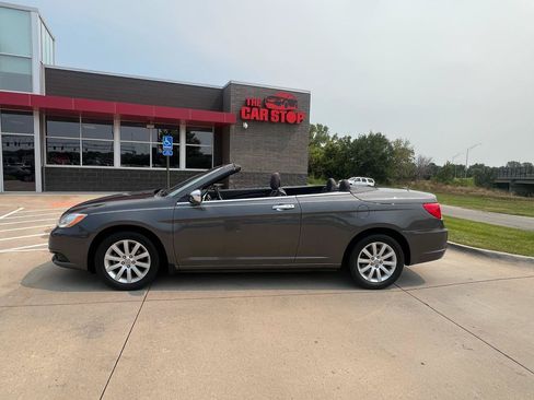 Used 2014 Chrysler 200 Touring FWD image 1
