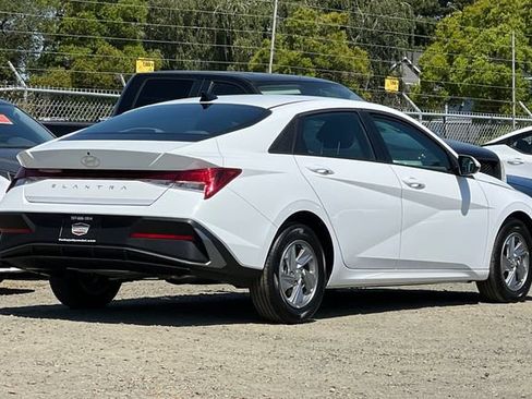 New 2026 Hyundai Elantra SE FWD image 6