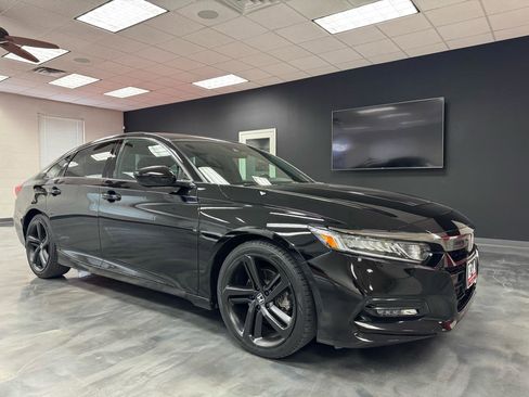 Used 2018 Honda Accord Sport image 7
