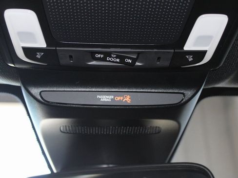 Certified 2025 Honda HR-V Sport image 35