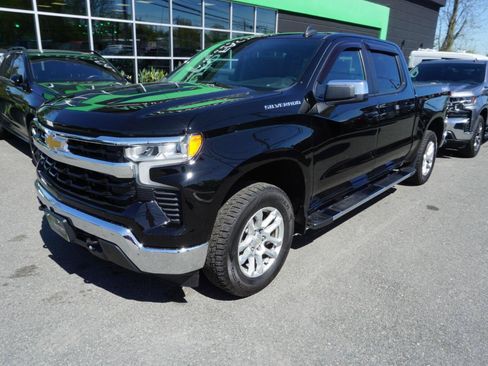 Used 2022 Chevrolet Silverado 1500 LT AWD/4WD image 2