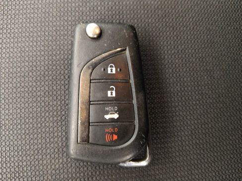 Used 2022 Toyota Corolla LE image 32