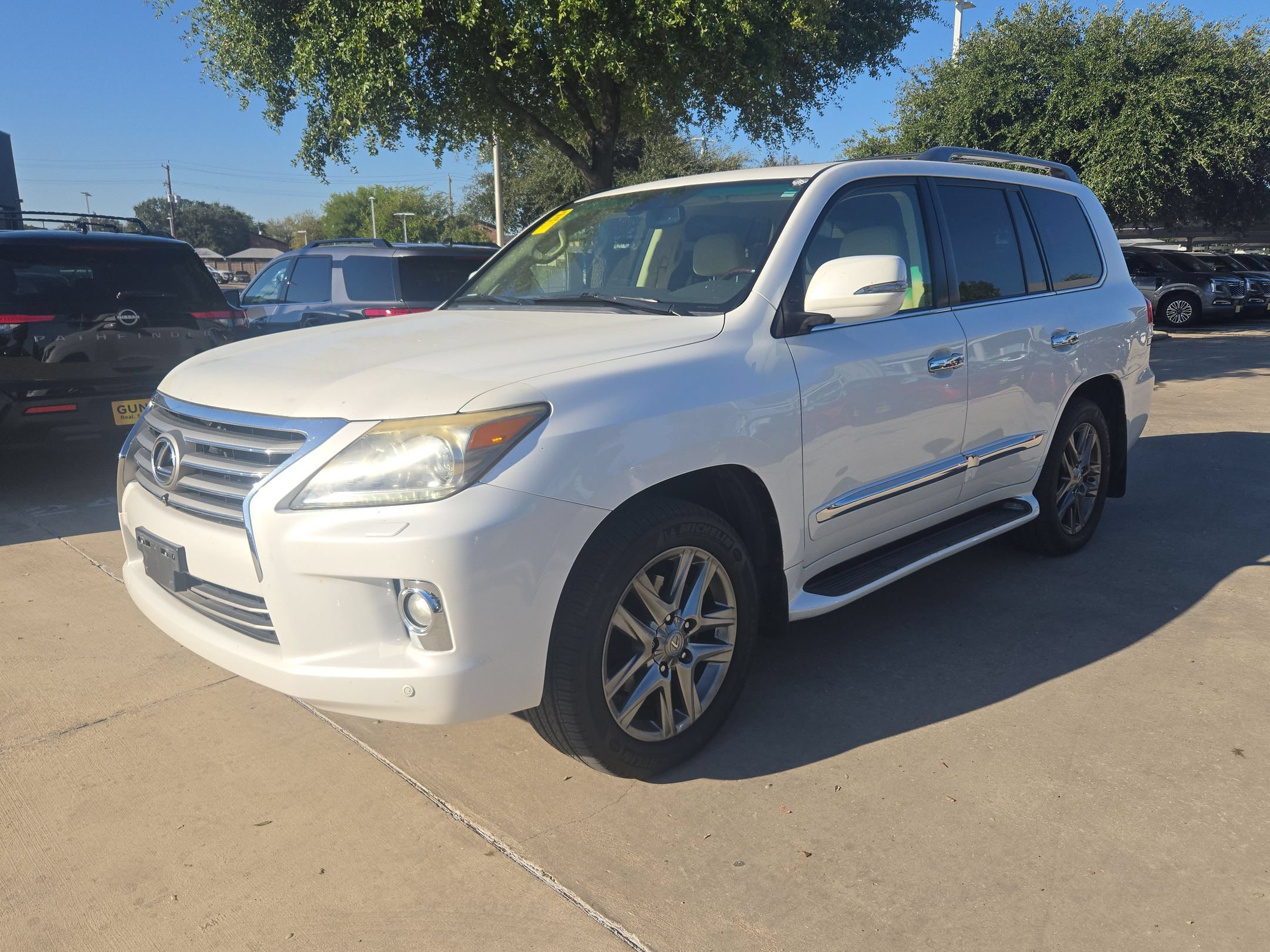 Used 2013 Lexus LX 570 4WD w/ Luxury Pkg image 7