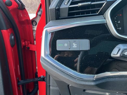 Used 2025 Audi Q3 2.0T Premium image 13