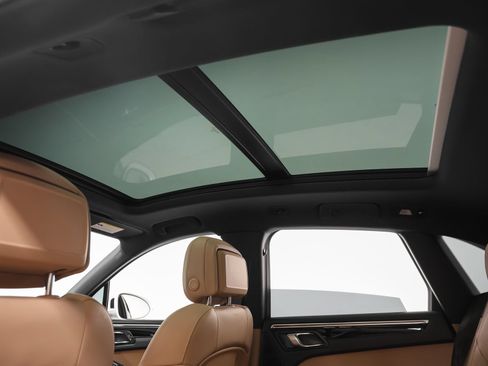 Certified 2024 Porsche Macan S AWD/4WD image 39
