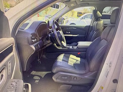 Used 2025 Honda Pilot Touring image 7