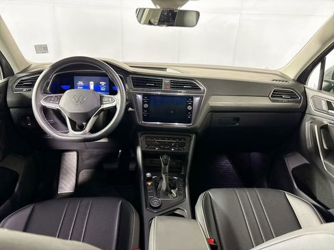Certified 2022 Volkswagen Tiguan SE image 13