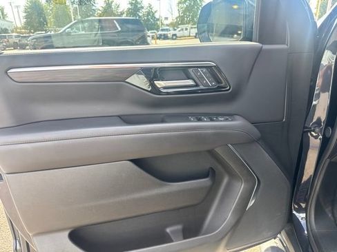 Used 2025 Chevrolet Tahoe Z71 AWD/4WD image 16