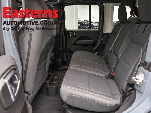 Used 2025 Jeep Wrangler Unlimited Sahara AWD/4WD image 22