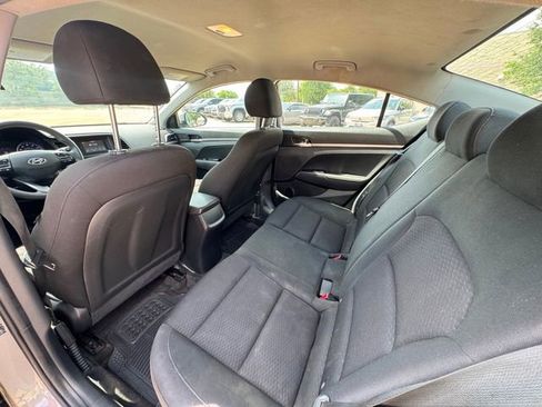 Used 2020 Hyundai Elantra SE w/ Cargo Package (C1) FWD image 11