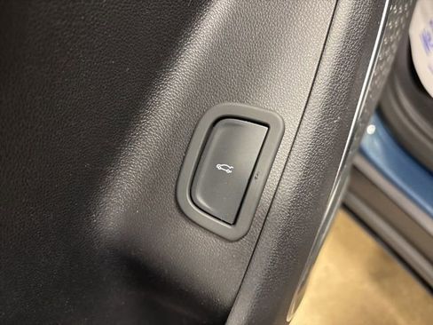 Used 2025 Buick Enclave Preferred image 36