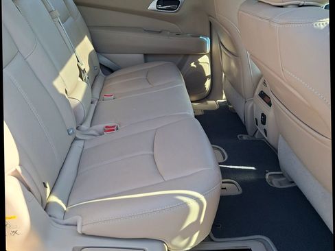 Used 2015 Nissan Pathfinder SL w/ SL Premium Package image 11