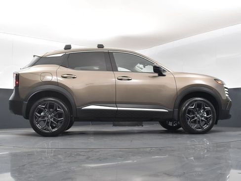 New 2026 Nissan Kicks SR w/ Illumination Package FWD image 43