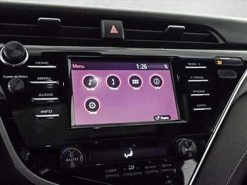 Used 2018 Toyota Camry SE w/ Moonroof Package FWD image 15