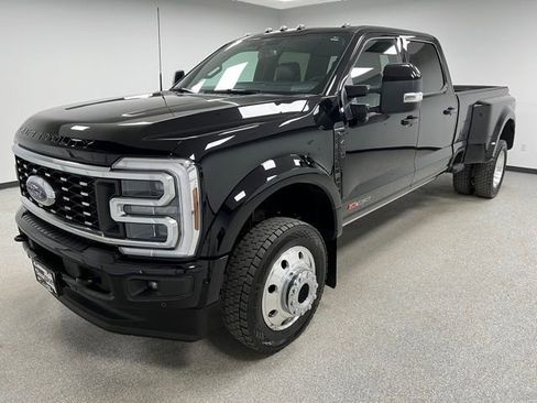 Used 2025 Ford F450 Platinum w/ FX4 Off-Road Package AWD/4WD image 5