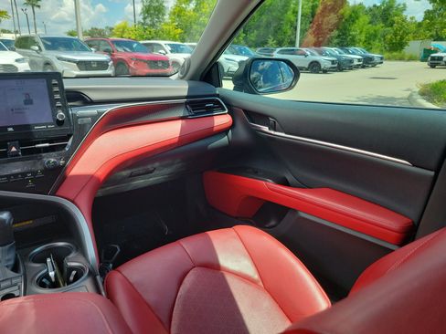Used 2021 Toyota Camry XSE FWD image 17