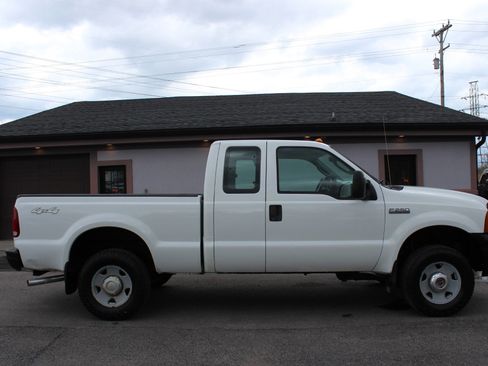 Used 2005 Ford F250 XLT image 3