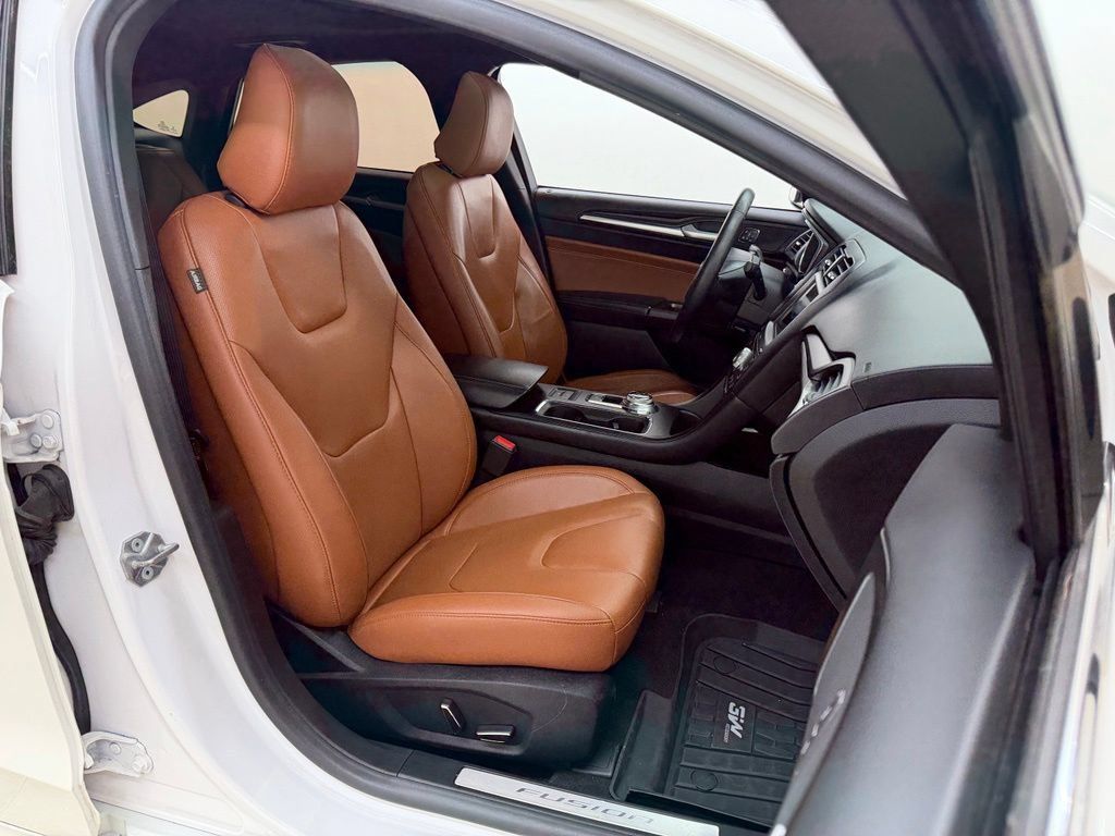 Used 2020 Ford Fusion Energi Titanium FWD image 10